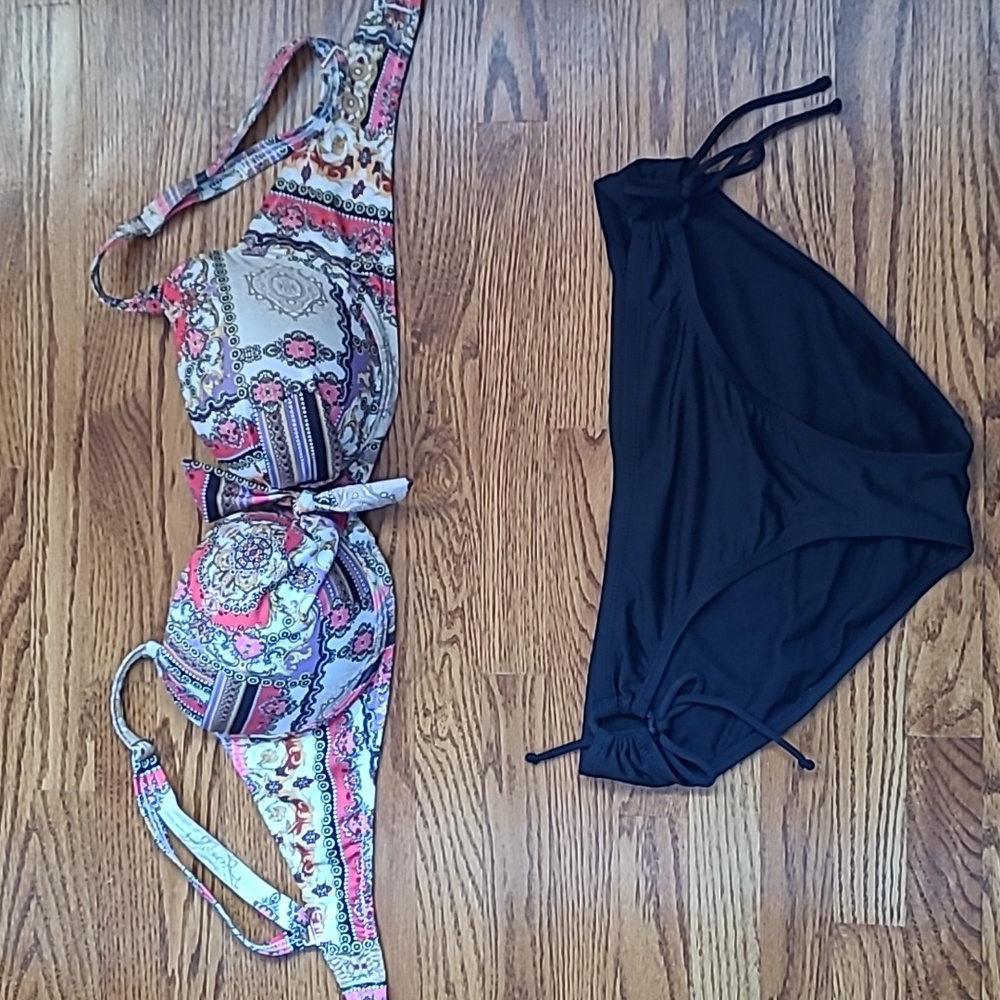 Bikini - Picture 3 of 10